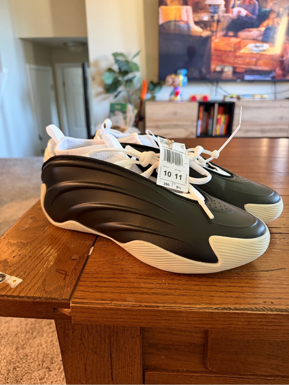 Adidas harden V9 size 10men